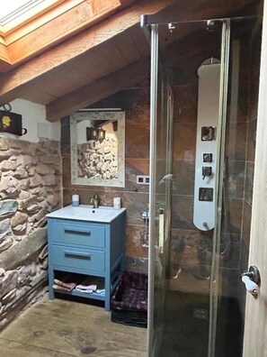 Bathtub, hair dryer, towels - Ruaral Garzibaita House (Sunbilla)