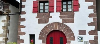 すべての快適さを持つ大規模な典型的なバスク地方の家。