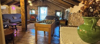 Stort typiskt baskiskt hus på landet med alla bekvämligheter.