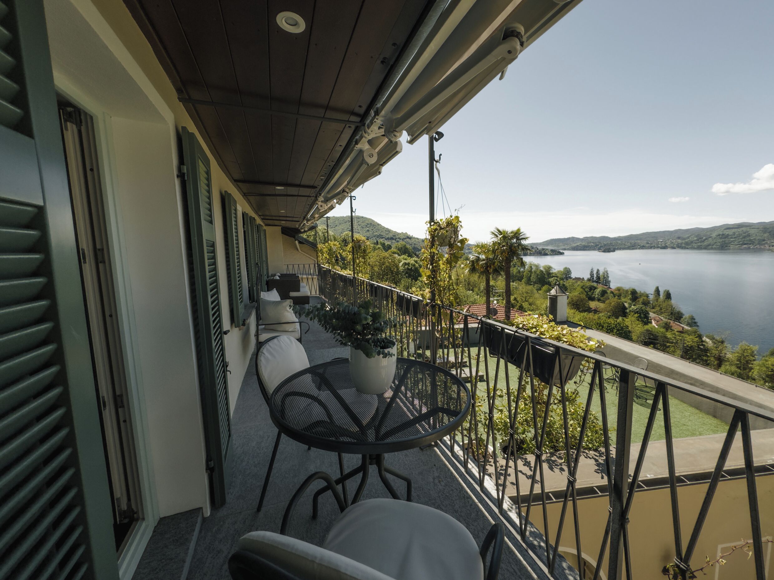 Junior-Penthouse, 1 Schlafzimmer, Balkon, Seeblick | Terrasse/Patio