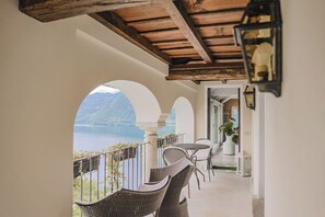 Penthouse de lujo, 1 habitación, sauna, vista al lago | Vista al lago