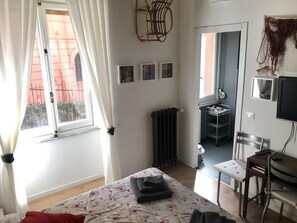 Comfort Double Room | Desk, free WiFi, bed sheets - B&B U Sentè (Genoa)