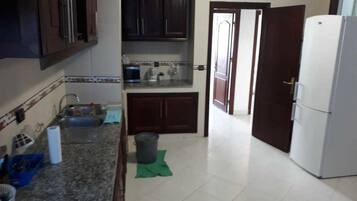 Apartment, 2 Bedrooms | Dapur peribadi | Peti sejuk, ketuhar, dapur, alat memasak/pinggan mangkuk/perkakas dapur