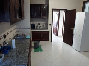 Appartement, 2 chambres | Cuisine privée | Réfrigérateur, four, plaque de cuisson