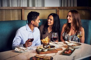 2 Restaurants; Frühstück, Mittagessen und Abendessen werden serviert
