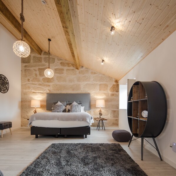 Kamar Quadruple Deluks (3T) | Seprai premium dan didekorasi berbeda-beda