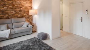 Deluxe Quadruple Room (3T) | Premium bedding, free WiFi, individually decorated - Porto Deluxe Guesthouse (Porto)