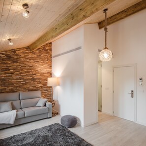 Kamar Quadruple Deluks (3T) | Seprai premium dan didekorasi berbeda-beda