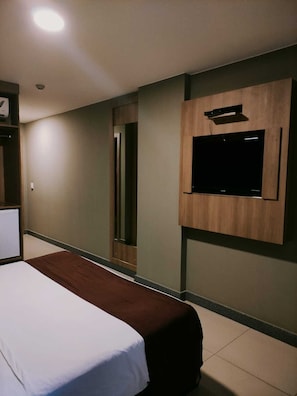Single Room | Premium bedding, minibar, in-room safe, desk
