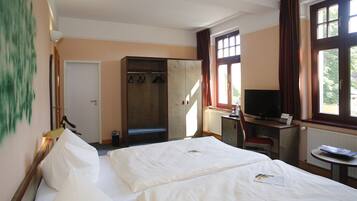 Habitación doble económica, baño privado, vista a la ciudad | Wifi