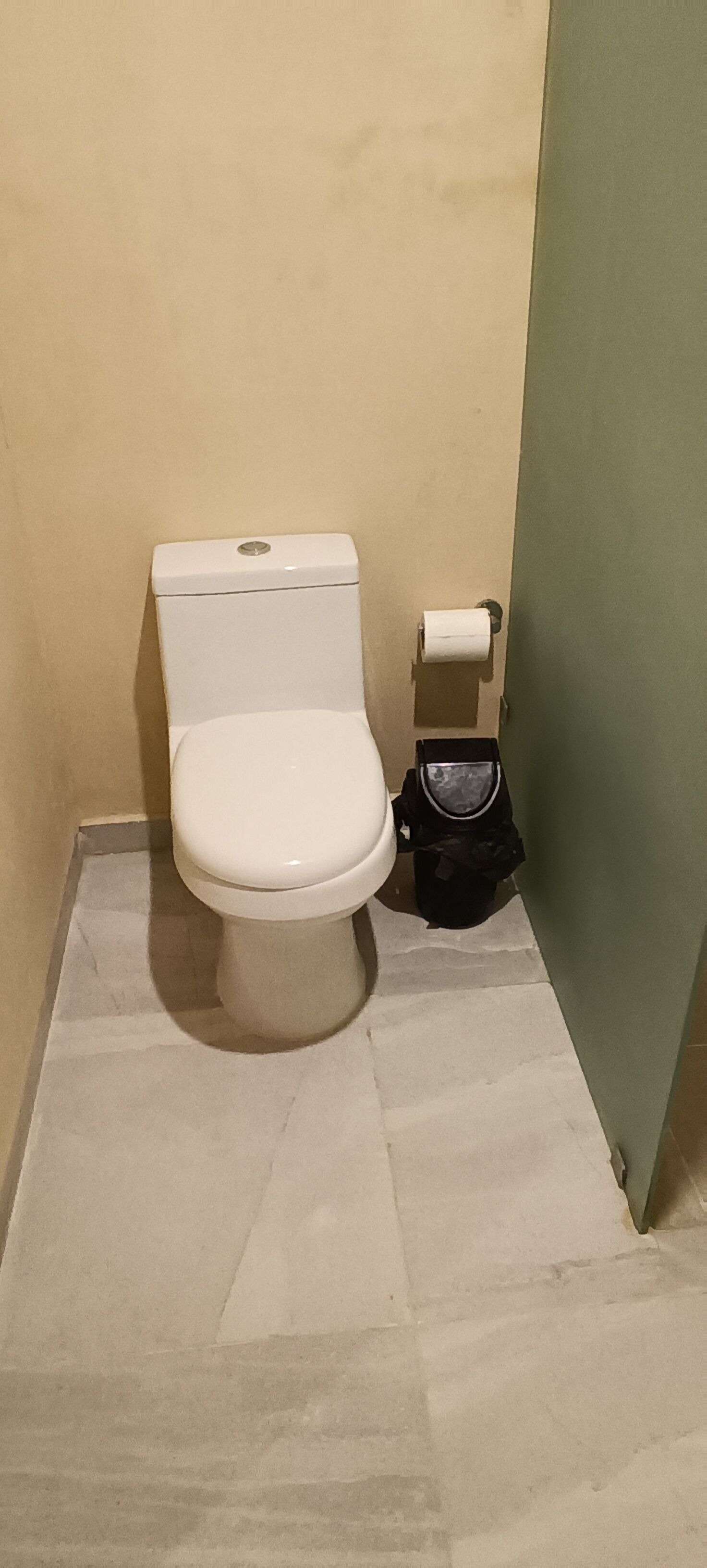 business room | bathroom | shower, rainfall showerhead, free toiletries, towels