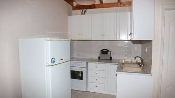 Traditional House, Multiple Beds, Smoking, Sea View | Private kitchen