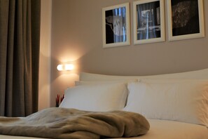 Deluxe Double Room, City View | Premium bedding, down duvets, memory-foam beds, minibar - Residenza Madonna (Pompei)