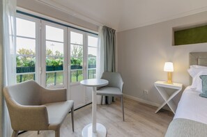 Habitación doble superior, 1 cama de matrimonio, vistas al jardín | Vistas al jardín