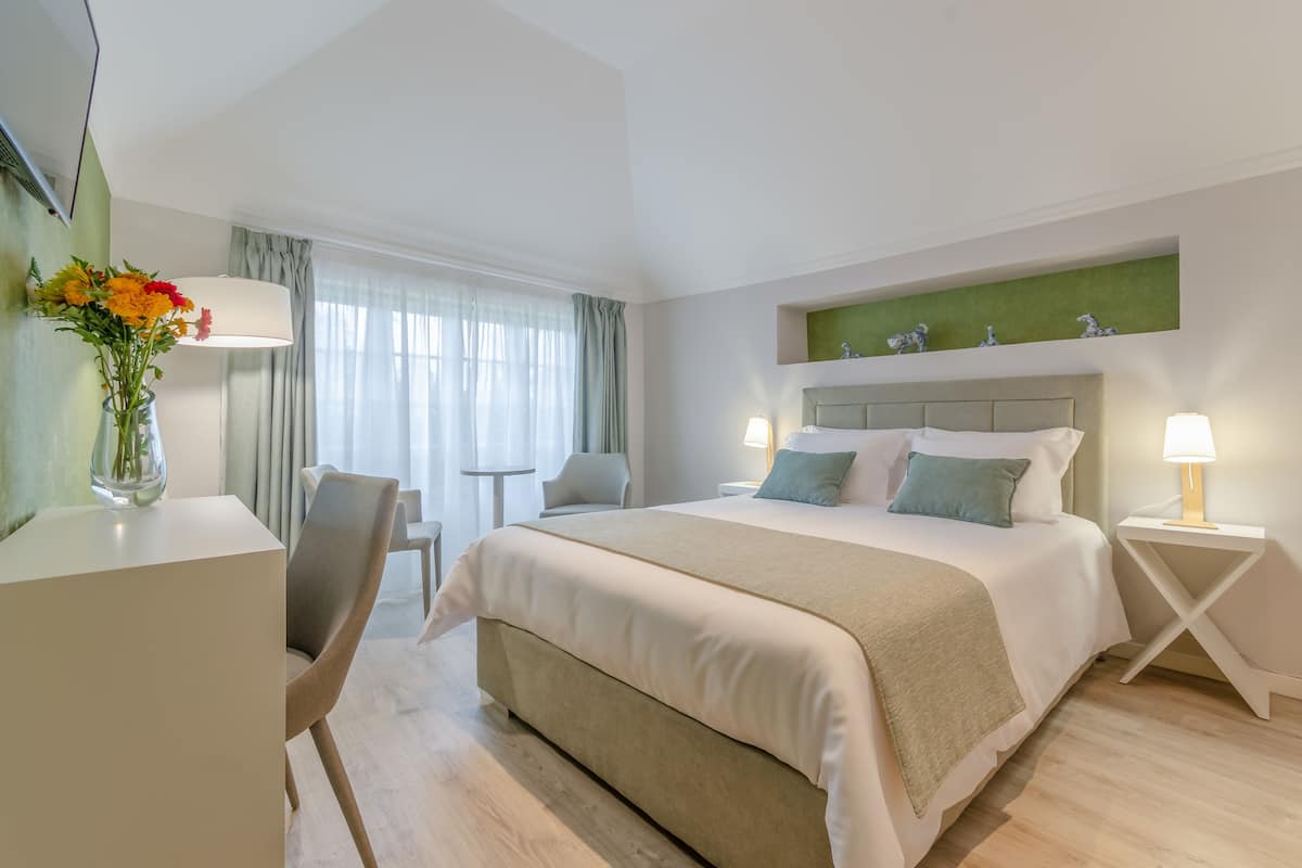 Superior Double Room, 1 Queen Bed, Garden View | Minibar, in-room safe, desk, blackout drapes