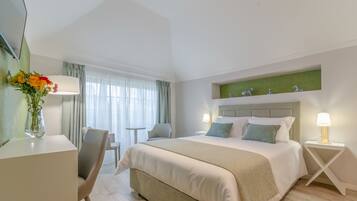 Superior Double Room, 1 Queen Bed, Garden View | Minibar, in-room safe, desk, blackout drapes