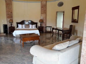 Premium bedding, down duvets, minibar, desk - The Lorian Club (Yautepec)