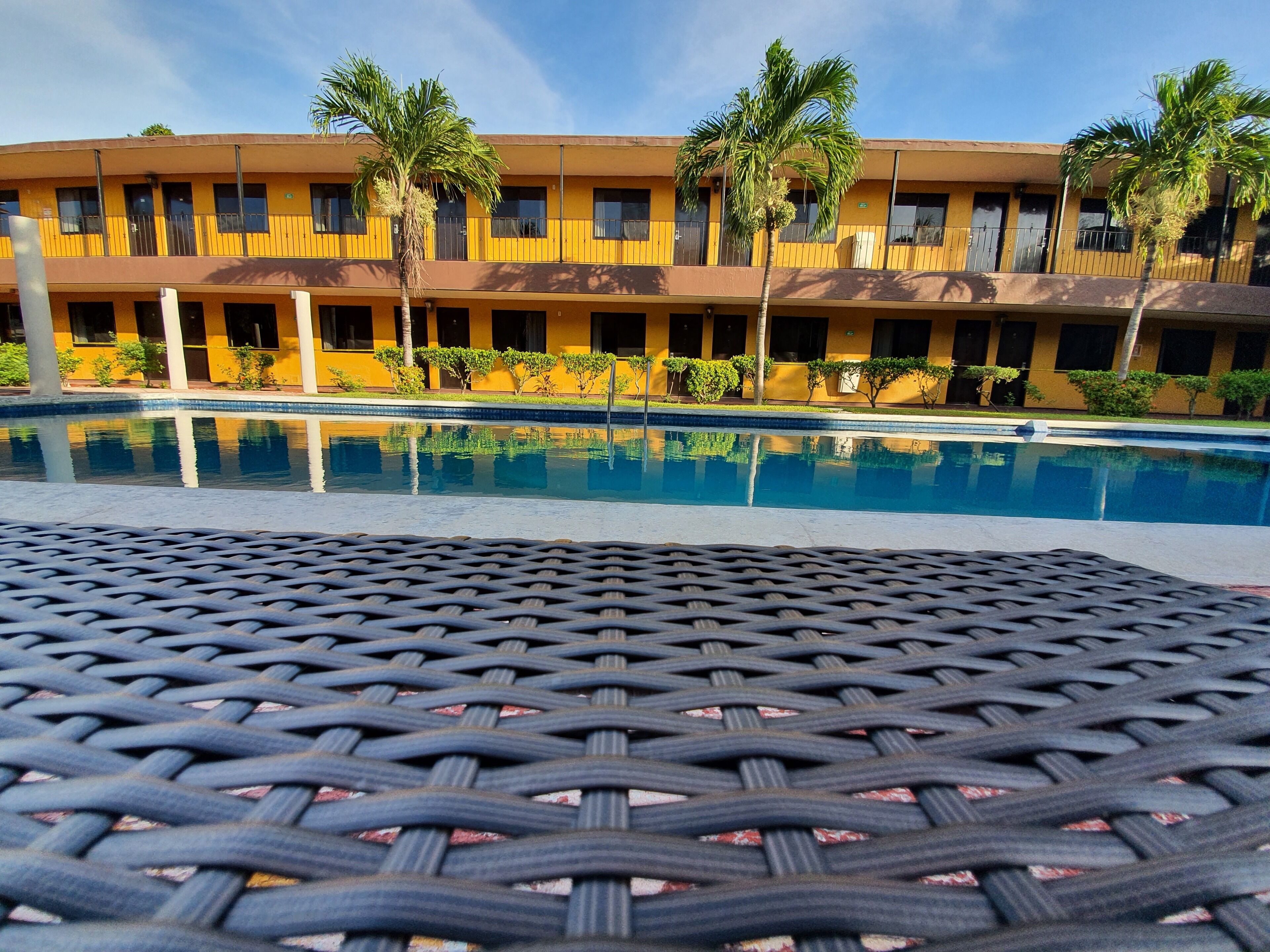 حمّام سباحة خارجي