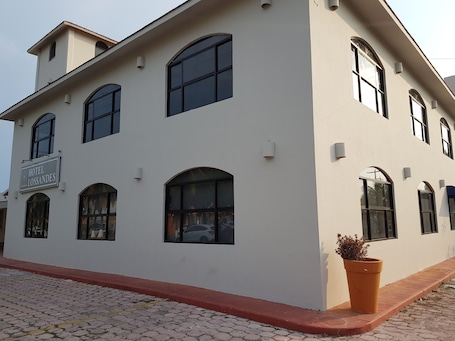 Exterior. Hotel Lossandes