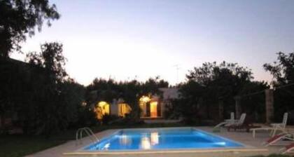 HOLIDAYS IN SALENTO: MASSERIA POOL SUN AND SEA!
PETS ARE WELCOME!
