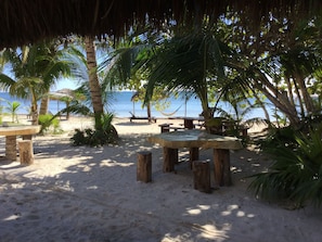 On the beach, white sand, beach massages, beach volleyball - Hotel Maya Luna Adults Only (Mahahual)