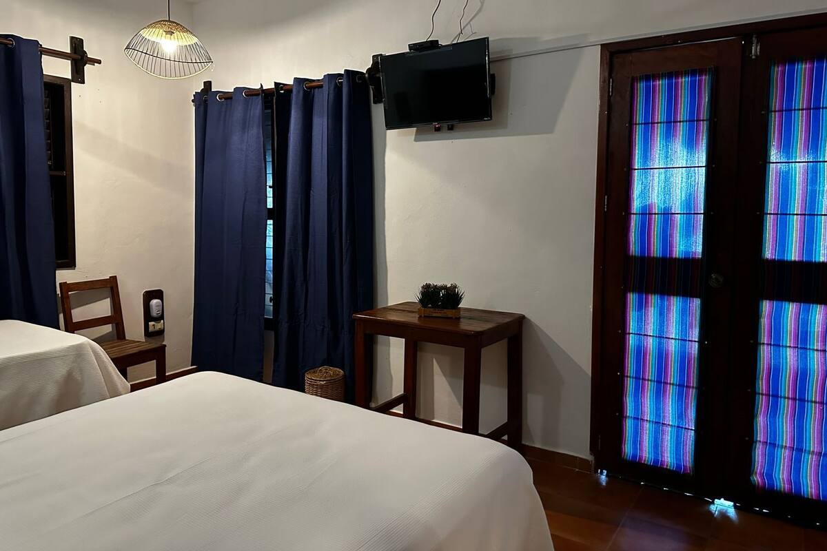 Chambre Triple Panoramique | Coffres-forts dans les chambres, Wi-Fi gratuit, décoration personnalisée