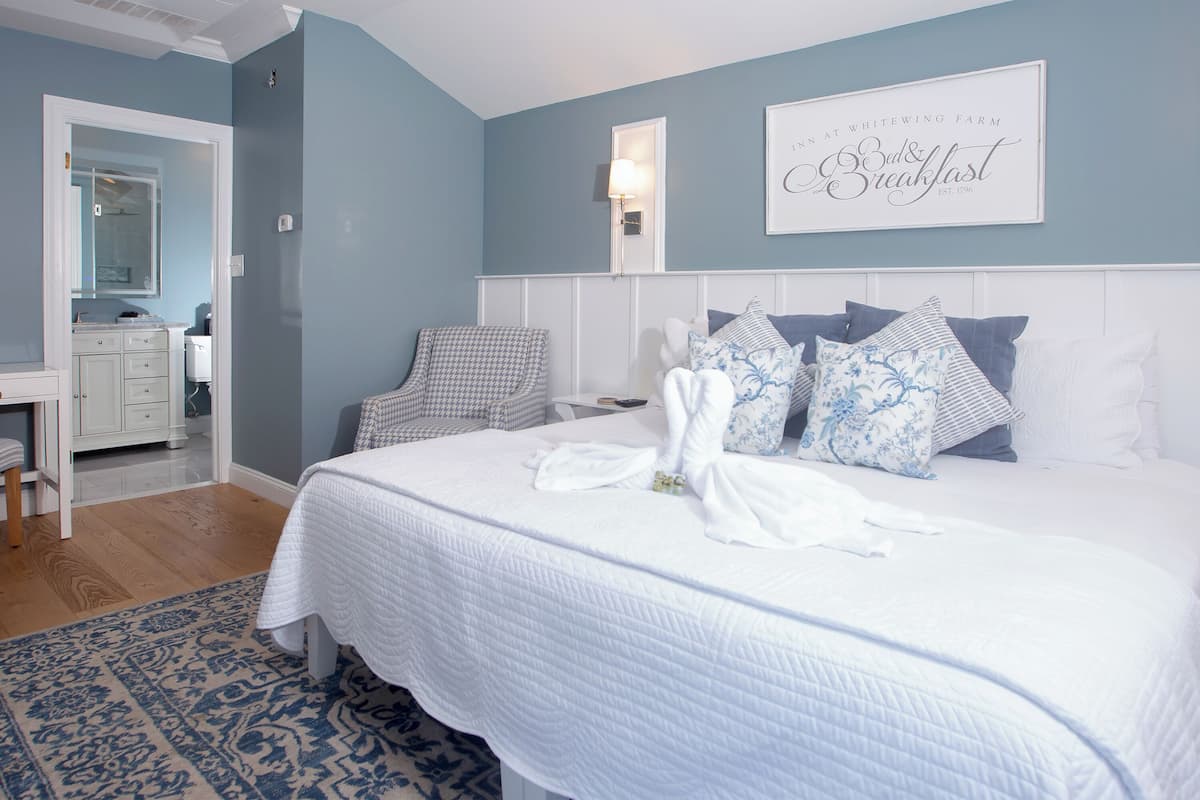 Iron/ironing board, free WiFi, bed sheets
