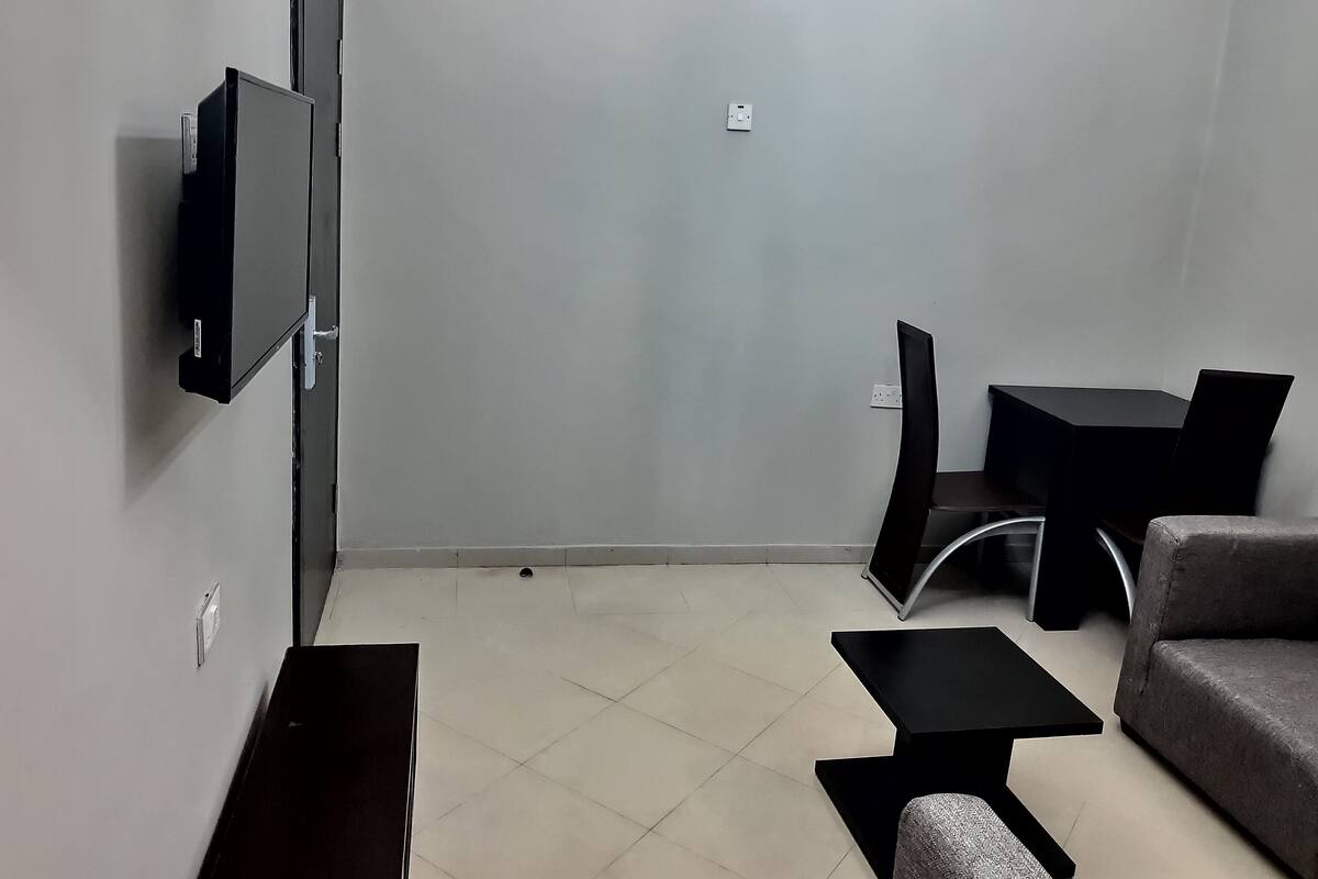 Business Studio Suite, 1 King Bed, Non Smoking | Living room