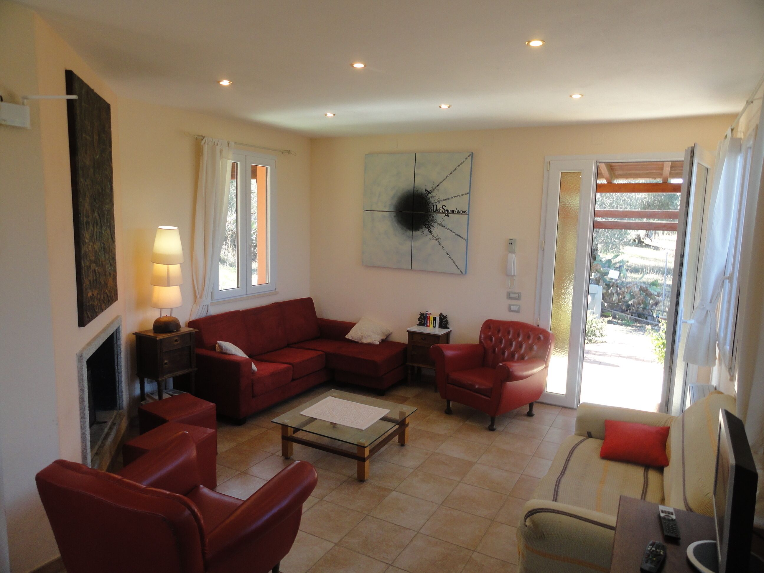 TV, fireplace, DVD player, books