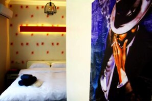 Apartment, 1 Double Bed, Non Smoking | Minibar, desk, free WiFi