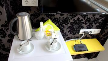 Apartment, 1 Double Bed, Non Smoking | Coffee and/or coffee maker