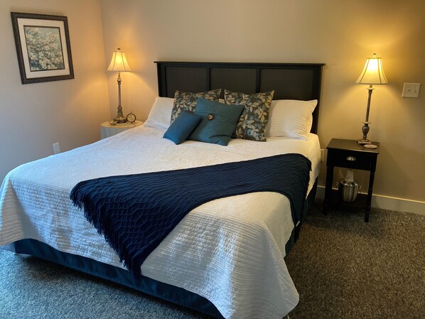 Nicholson Deluxe 1 King Bed, Non Smoking with Jaccuzzi