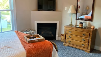 Deluxe Room, 1 Queen Bed, Non Smoking
