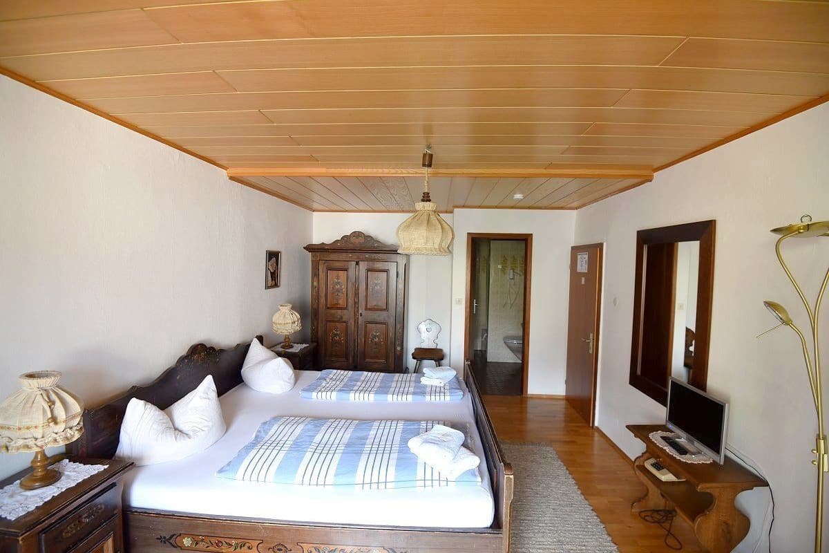 Kamar Double | Meja kerja, setrika/meja setrika, Wi-Fi gratis, dan seprai linen