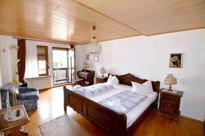 Desk, iron/ironing board, free WiFi, bed sheets