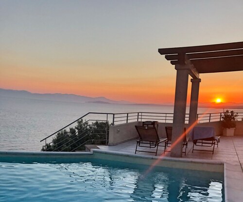 Unverbauter Meerblick, idyllische Lage, privater Salzwasserpool, volle Privatsphäre