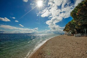 Beach nearby - Apartments Denise Podgora (Podgora)