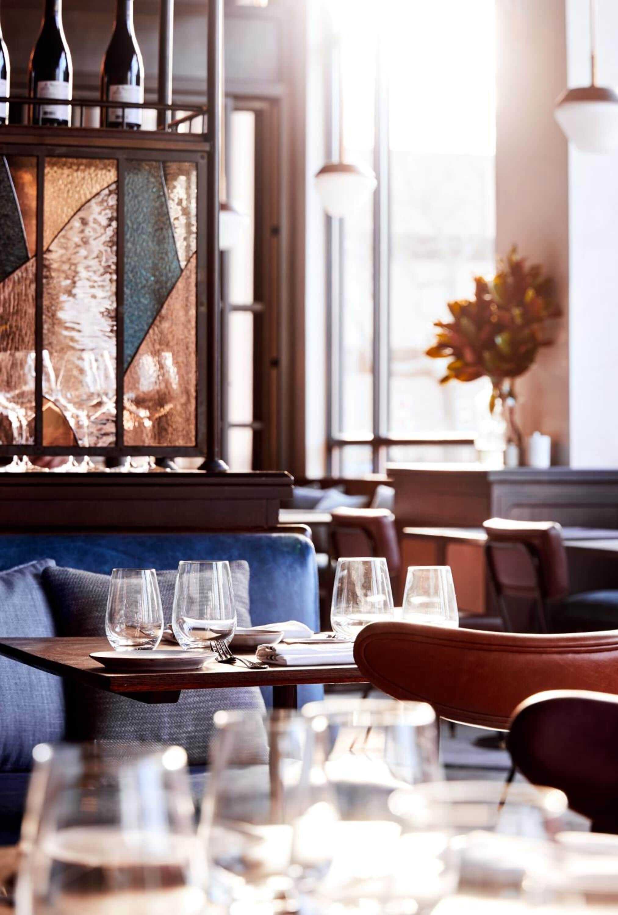 2 restaurants, breakfast served