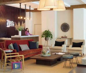 ロビー応接スペース