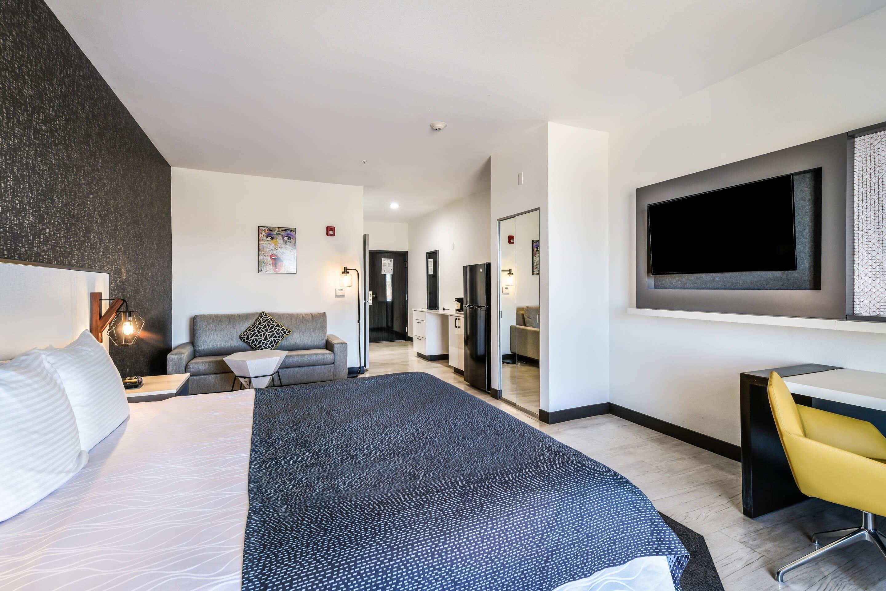 Escritorio, cortinas opacas, sistema de insonorización y wifi gratis