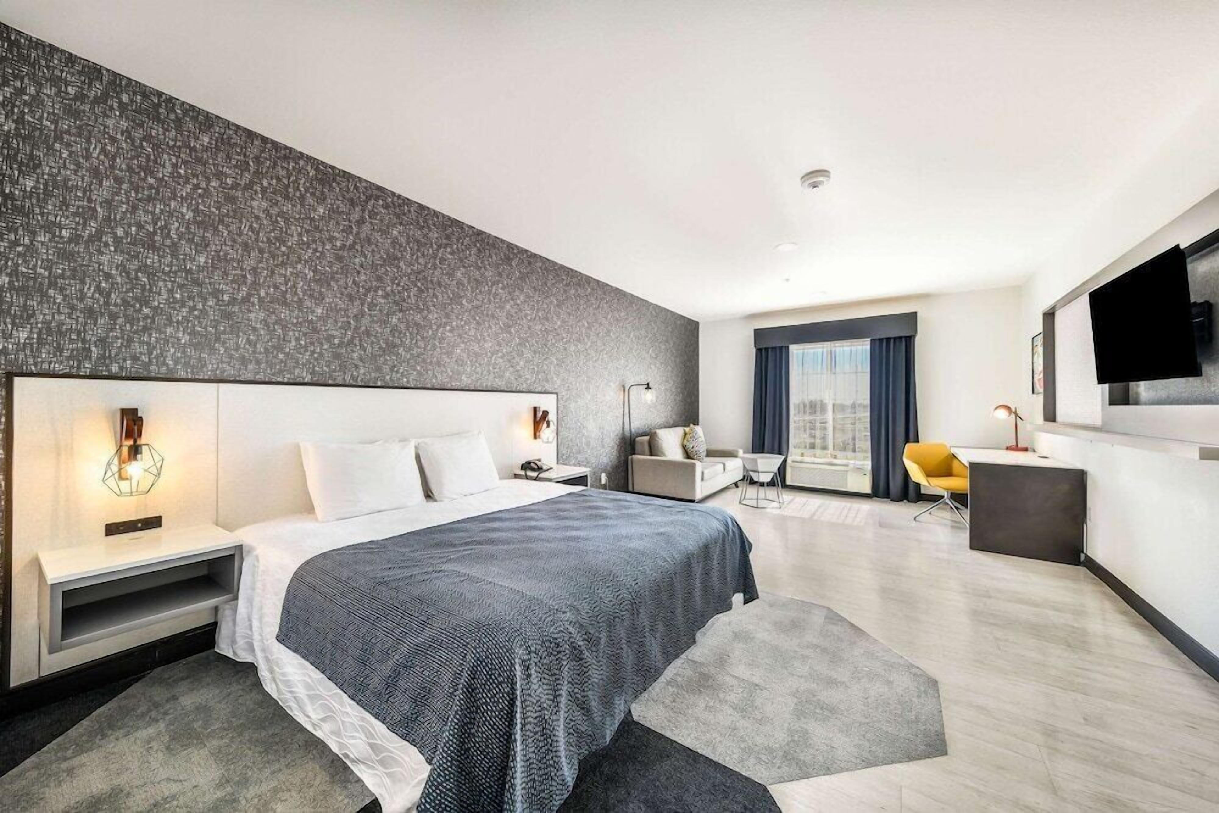 Bureau, rideaux d’obscurcissement, système d’insonorisation