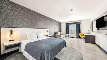 Desk, blackout drapes, soundproofing, free WiFi