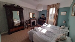 7 habitaciones, tabla de planchar con plancha y wifi gratis 