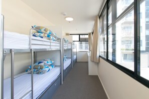 Gemeinsamer Schlafsaal, Nur Frauen, Gemeinschaftsbad (6 Bed) | Schallisolierte Zimmer, kostenloses WLAN, Bettwäsche