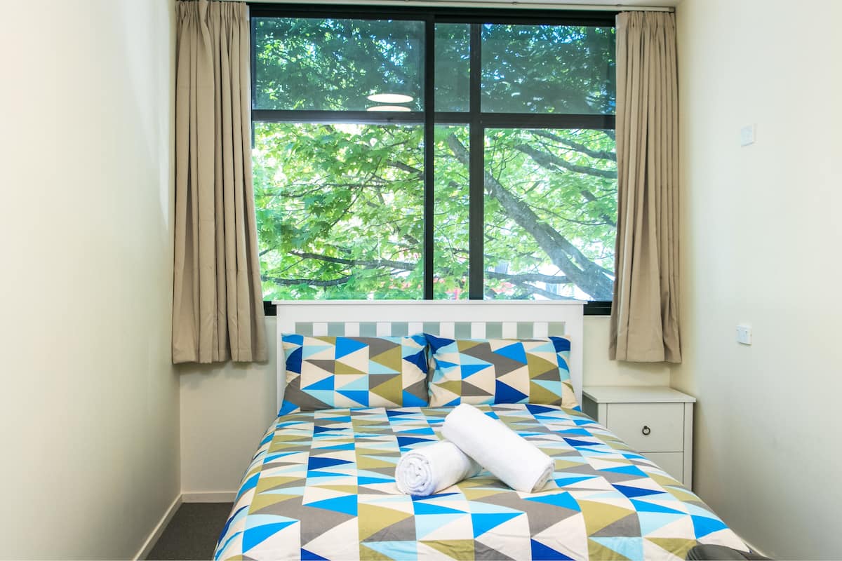 Double Room with Shared Bathroom | Soundproofing, free WiFi, bed sheets
