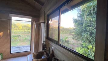 Deluxe Apartment, 1 Queen Bed with Sofa bed, Non Smoking, Garden View | Bathroom