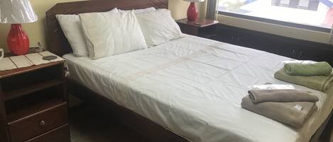 Deluxe Apartment, 2 Queen Beds, Non Smoking, Mountain View