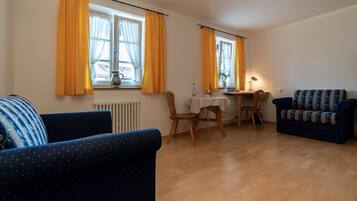 Triple Room | Living area | Smart TV