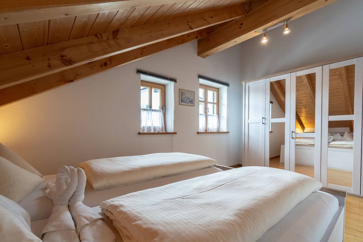Apartamento familiar | Escritorio, sistema de insonorización, wifi gratis y ropa de cama