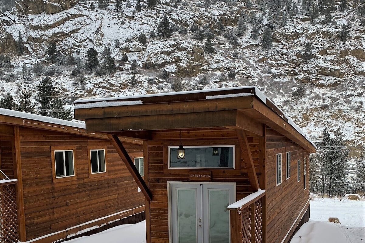 Cabin, 1 Bedroom | Laptop workspace, WiFi (free)